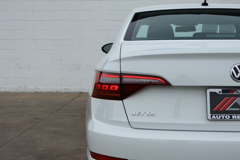 Volkswagen Jetta Vehicle Full-screen Gallery Image 07