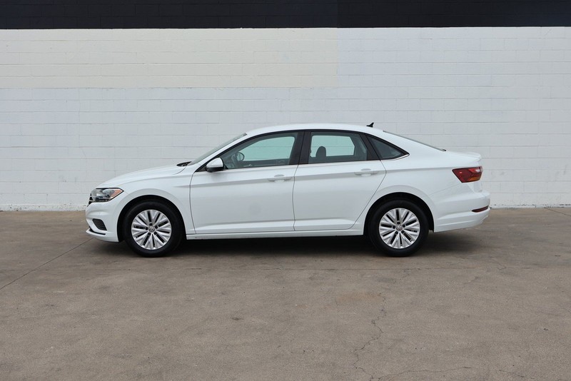 Volkswagen Jetta Vehicle Full-screen Gallery Image 10