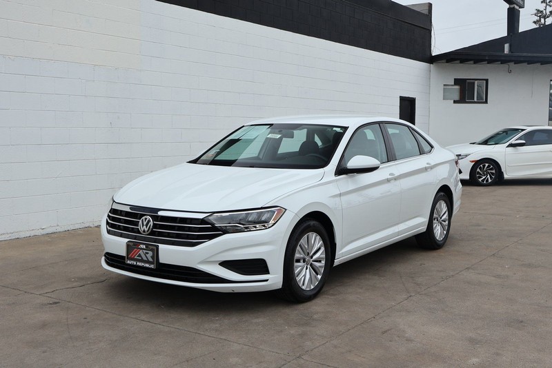 Volkswagen Jetta Vehicle Full-screen Gallery Image 11