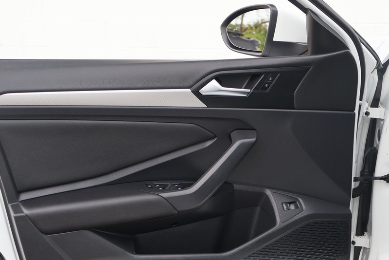 Volkswagen Jetta Vehicle Full-screen Gallery Image 15