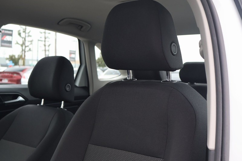 Volkswagen Jetta Vehicle Full-screen Gallery Image 18