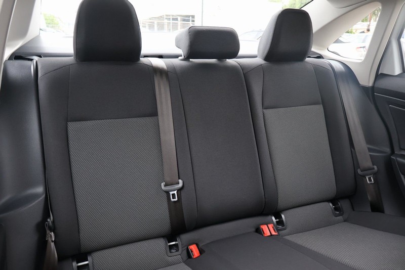 Volkswagen Jetta Vehicle Full-screen Gallery Image 21