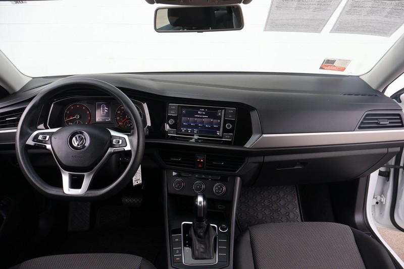 Volkswagen Jetta Vehicle Full-screen Gallery Image 22