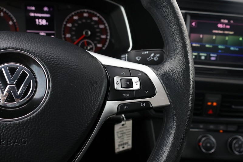 Volkswagen Jetta Vehicle Full-screen Gallery Image 26