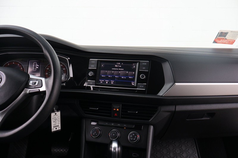 Volkswagen Jetta Vehicle Full-screen Gallery Image 27