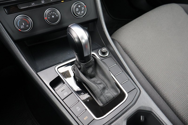 Volkswagen Jetta Vehicle Full-screen Gallery Image 31