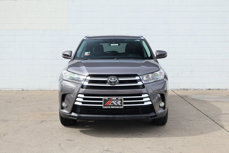 Toyota Highlander Vehicle Full-screen Gallery Image 02