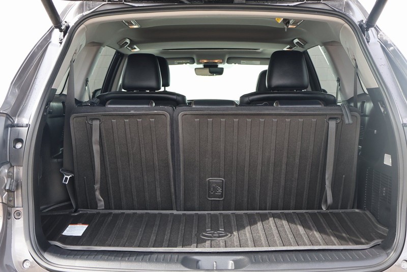 Toyota Highlander Vehicle Full-screen Gallery Image 08