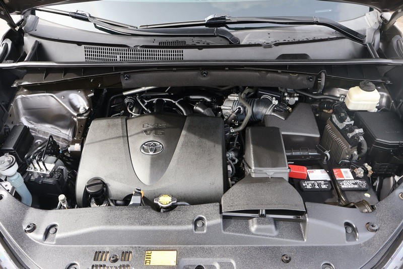 Toyota Highlander Vehicle Full-screen Gallery Image 13