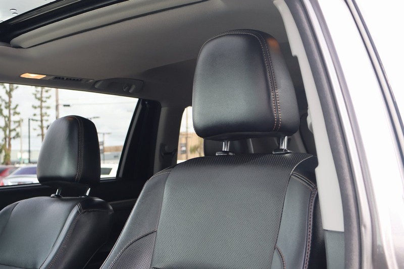 Toyota Highlander Vehicle Full-screen Gallery Image 19