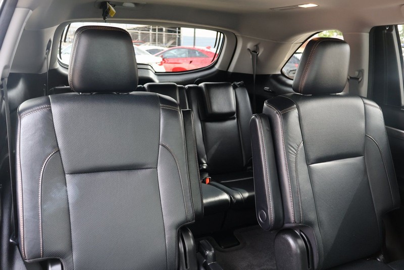 Toyota Highlander Vehicle Full-screen Gallery Image 22