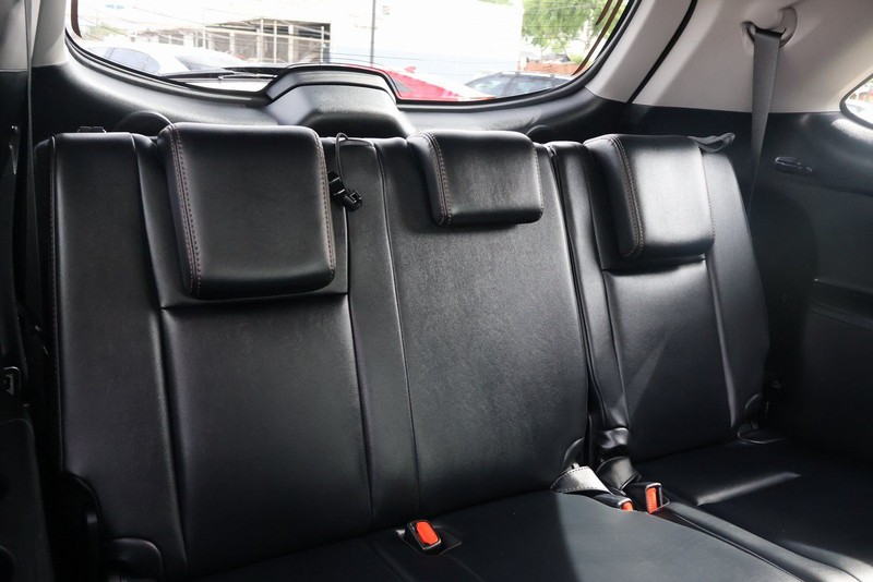 Toyota Highlander Vehicle Full-screen Gallery Image 23