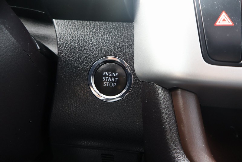 Toyota Highlander Vehicle Full-screen Gallery Image 30