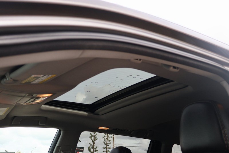 Toyota Highlander Vehicle Full-screen Gallery Image 37