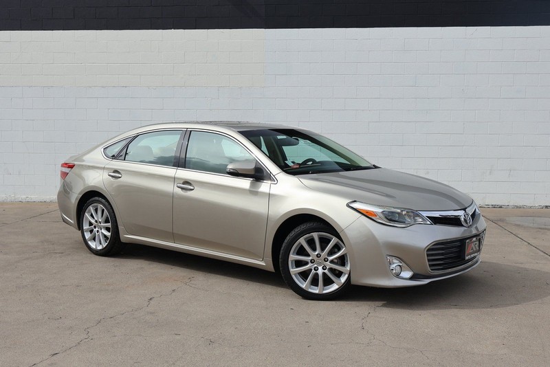 Toyota Avalon Vehicle Full-screen Gallery Image 01