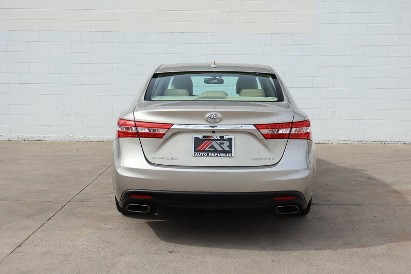 Toyota Avalon Vehicle Full-screen Gallery Image 06