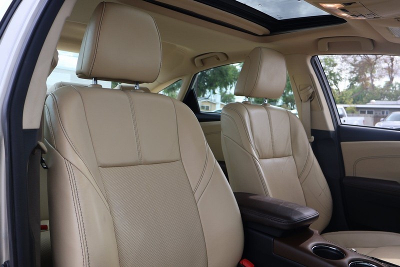 Toyota Avalon Vehicle Full-screen Gallery Image 20