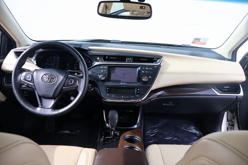 Toyota Avalon Vehicle Full-screen Gallery Image 23