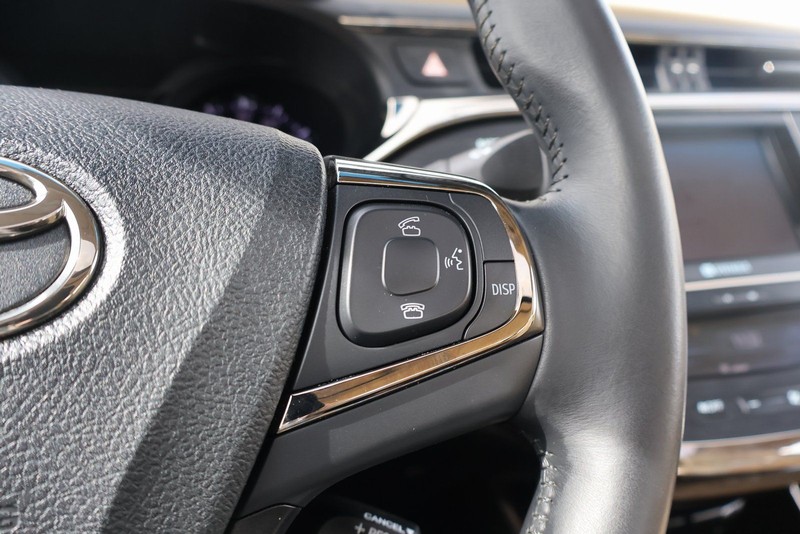 Toyota Avalon Vehicle Full-screen Gallery Image 27