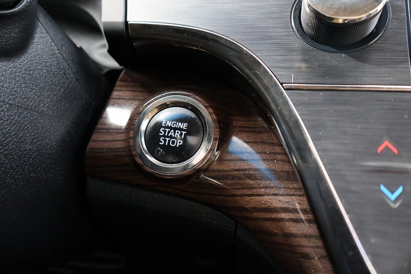 Toyota Avalon Vehicle Full-screen Gallery Image 28