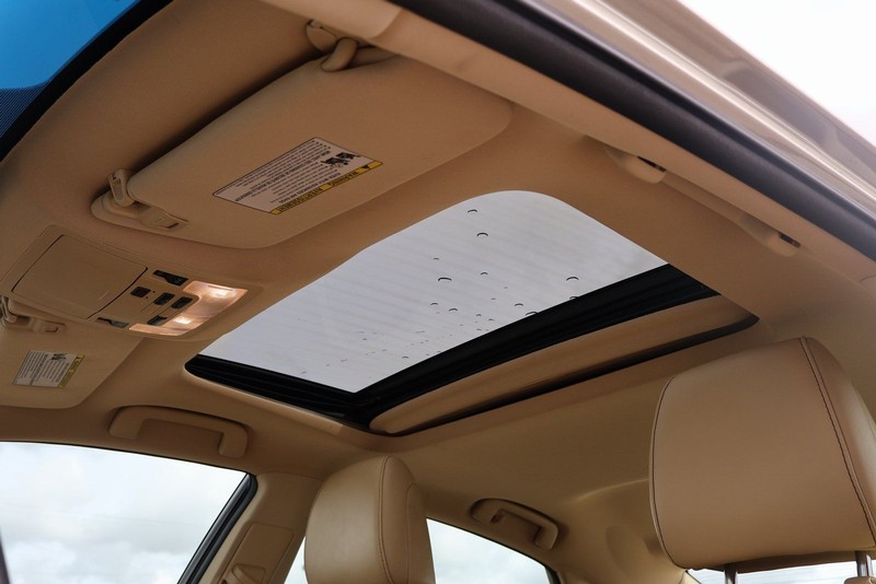 Toyota Avalon Vehicle Full-screen Gallery Image 36