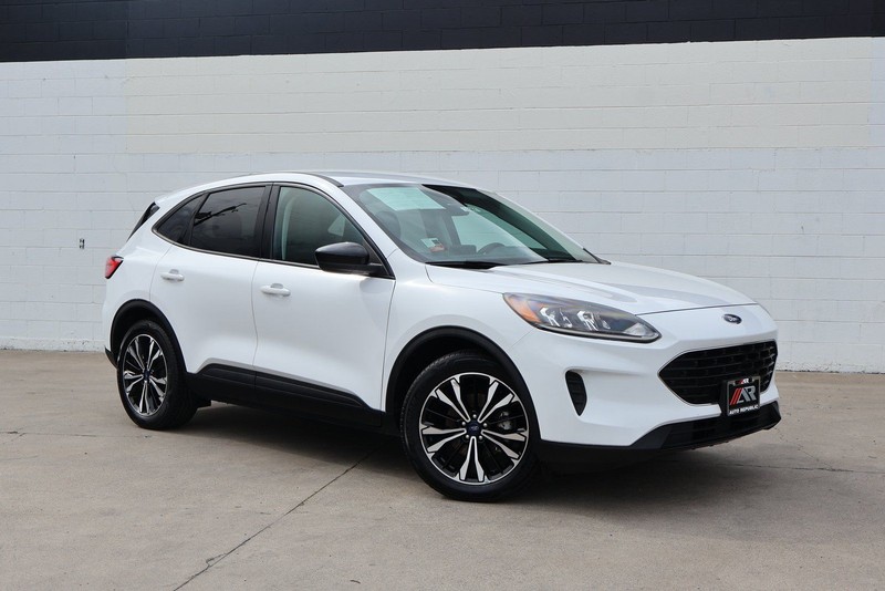 Ford Escape Vehicle Full-screen Gallery Image 01