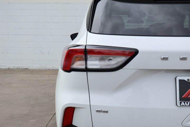 Ford Escape Vehicle Full-screen Gallery Image 07