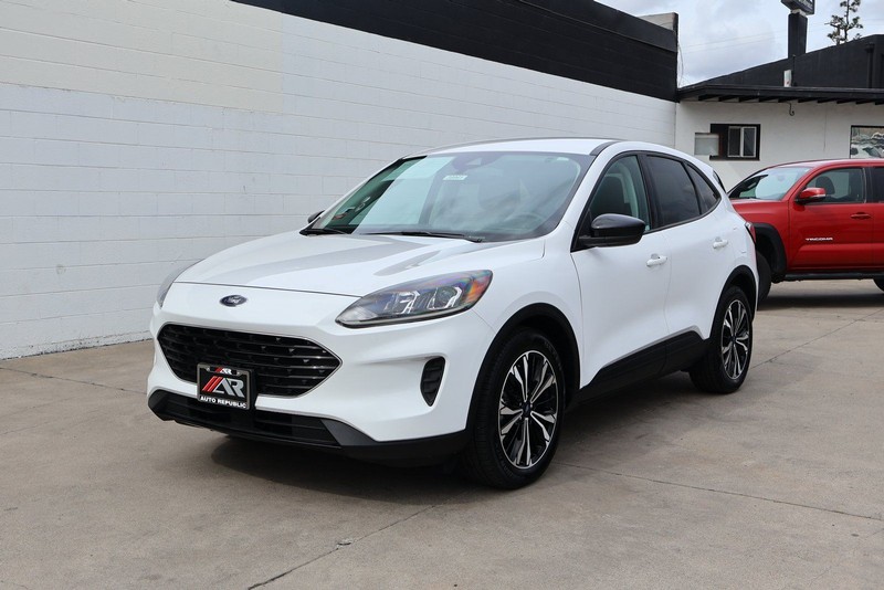 Ford Escape Vehicle Full-screen Gallery Image 12