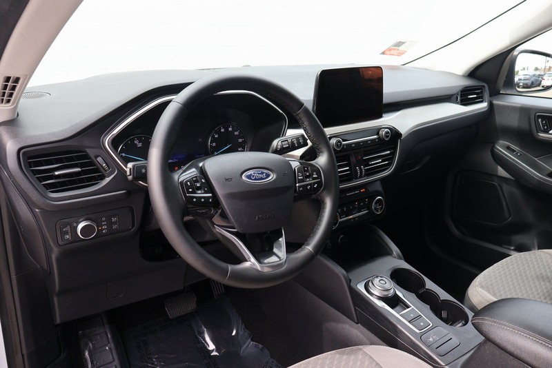 Ford Escape Vehicle Full-screen Gallery Image 17