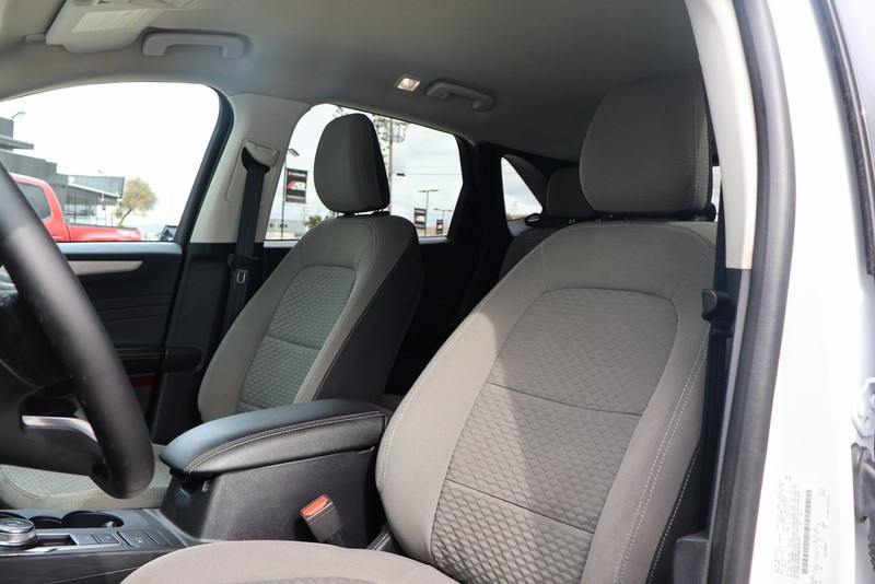 Ford Escape Vehicle Full-screen Gallery Image 18