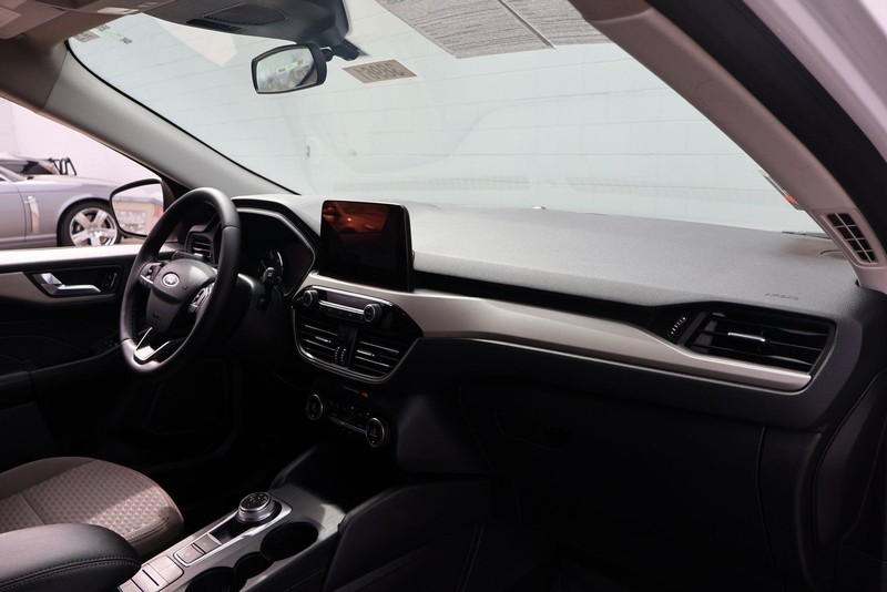 Ford Escape Vehicle Full-screen Gallery Image 20