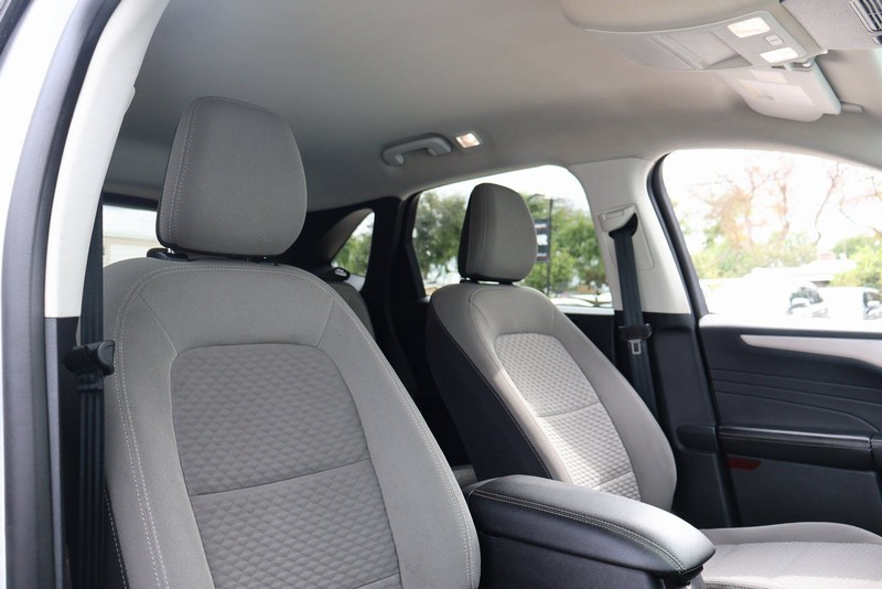 Ford Escape Vehicle Full-screen Gallery Image 21