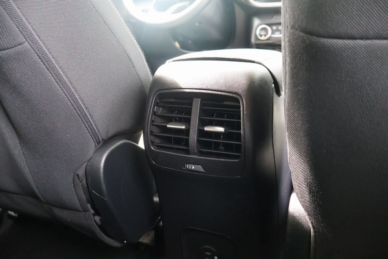 Ford Escape Vehicle Full-screen Gallery Image 23