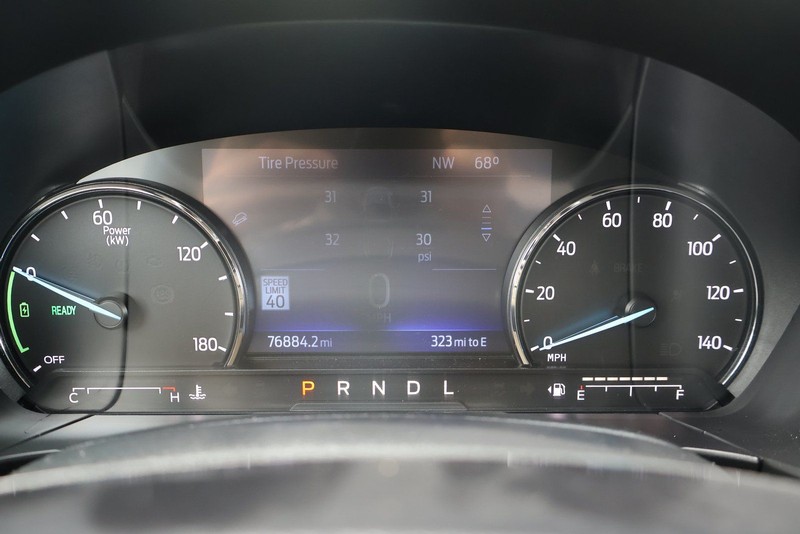 Ford Escape Vehicle Full-screen Gallery Image 25