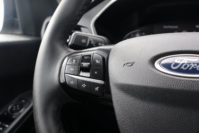 Ford Escape Vehicle Full-screen Gallery Image 27