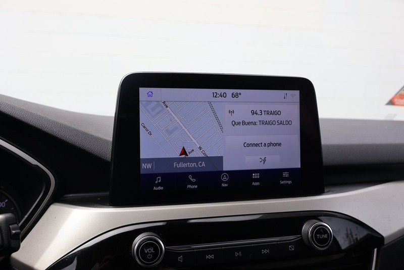 Ford Escape Vehicle Full-screen Gallery Image 31