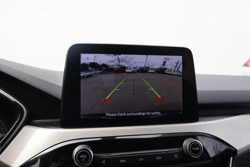 Ford Escape Vehicle Full-screen Gallery Image 32