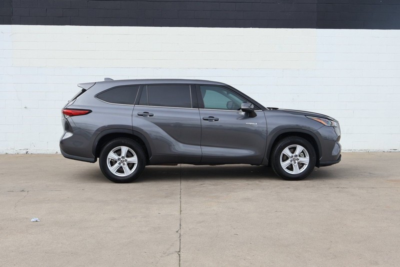 Toyota Highlander Hybrid Vehicle Full-screen Gallery Image 04