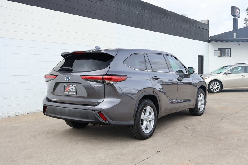 Toyota Highlander Hybrid Vehicle Full-screen Gallery Image 05