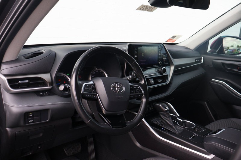 Toyota Highlander Hybrid Vehicle Full-screen Gallery Image 17