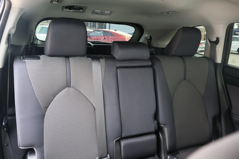 Toyota Highlander Hybrid Vehicle Full-screen Gallery Image 23