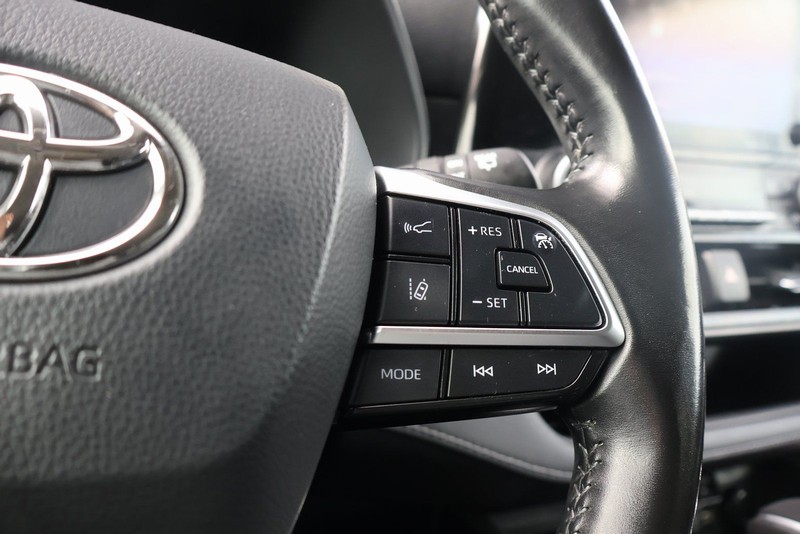 Toyota Highlander Hybrid Vehicle Full-screen Gallery Image 29