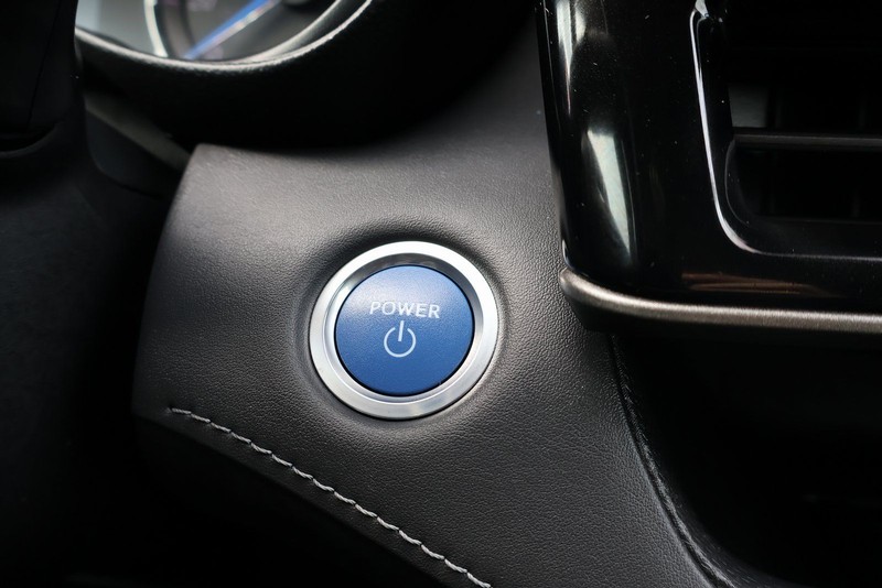 Toyota Highlander Hybrid Vehicle Full-screen Gallery Image 30