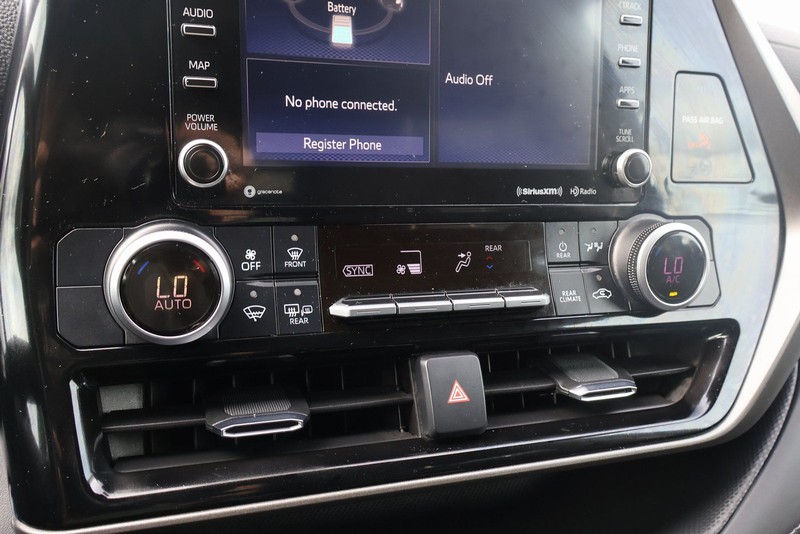 Toyota Highlander Hybrid Vehicle Full-screen Gallery Image 34