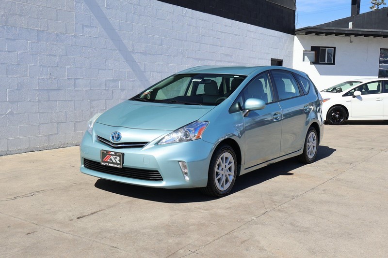 Toyota Prius V Vehicle Full-screen Gallery Image 11