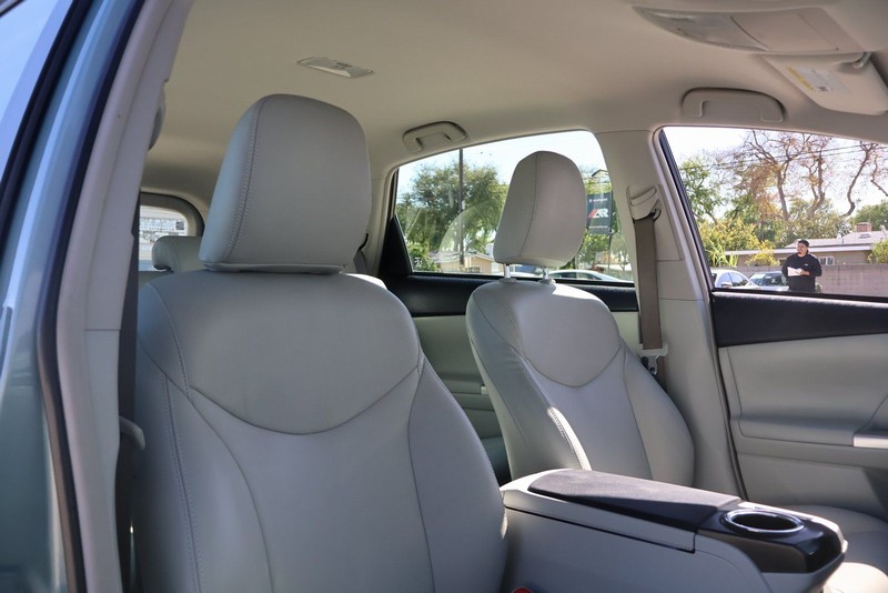 Toyota Prius V Vehicle Full-screen Gallery Image 20