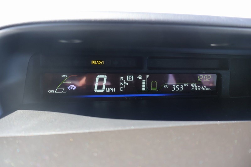 Toyota Prius V Vehicle Full-screen Gallery Image 23