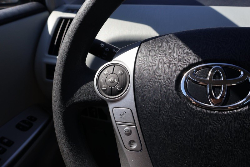 Toyota Prius V Vehicle Full-screen Gallery Image 25