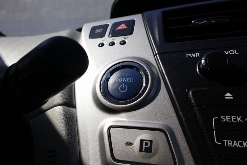 Toyota Prius V Vehicle Full-screen Gallery Image 27