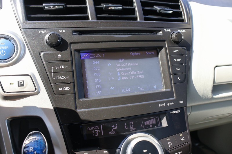 Toyota Prius V Vehicle Full-screen Gallery Image 29